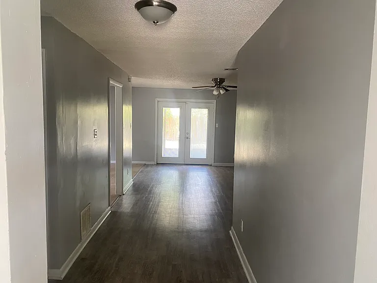 10 Crestwood Cir — Photo 6