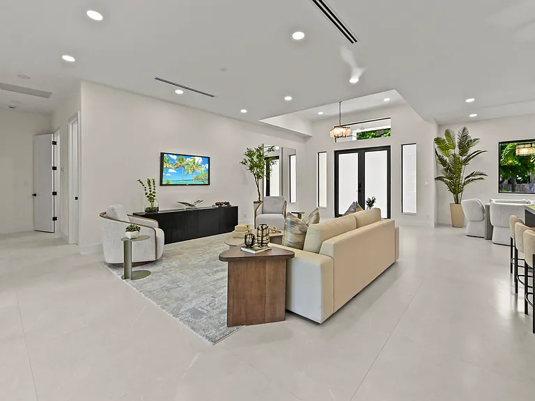621 NW 42nd Ave — Photo 9