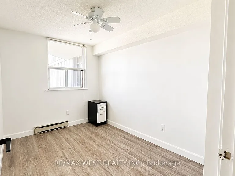 23 Main St #406 — Photo 8