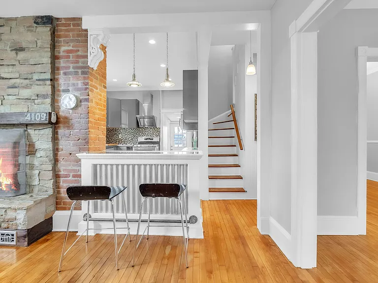 4109 Crittenden St #MAIN — Photo 2