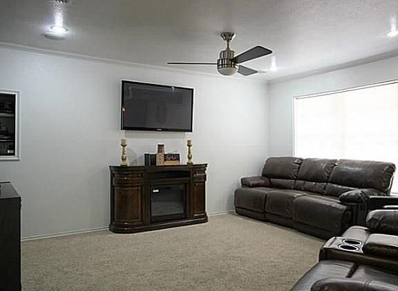 4th image of 723 Judy Ln