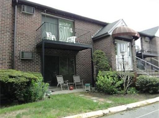 2nd image of 141 Essex St APT A1