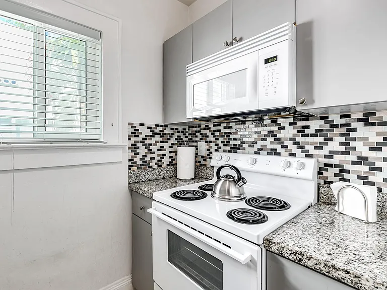 2224 SW 6th St #3 — Photo 12