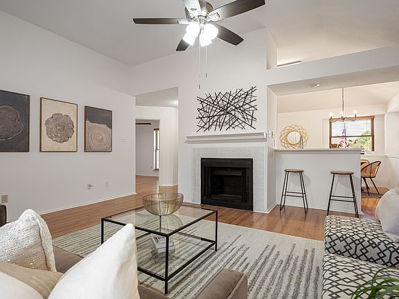 3rd image of 467 Grace Ln