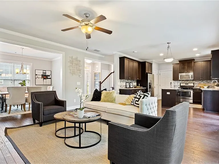 1602 Johnson Rd NW — Photo 4