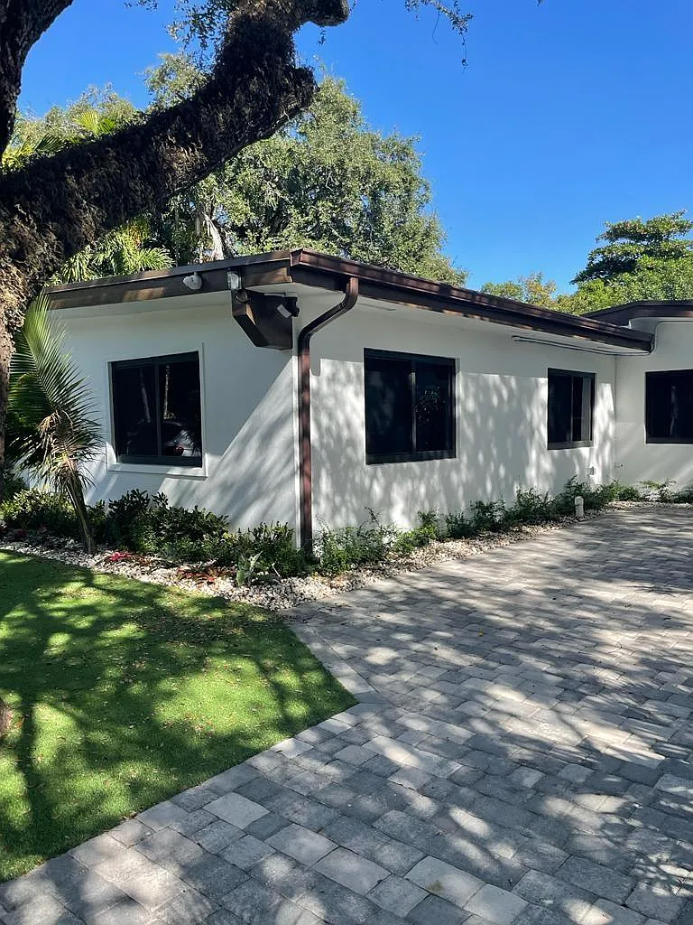 2917 Center St — Photo 2