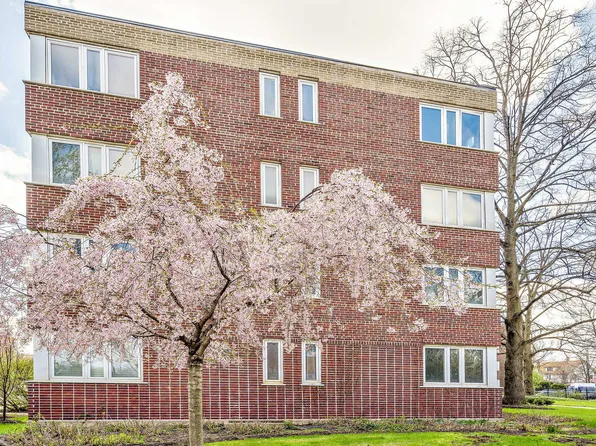7200 Oak Ave APT 2NE, River Forest, IL 60305