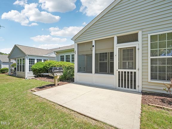 3rd image of 519 Garendon Dr