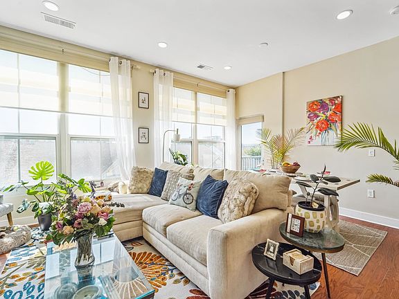 3rd image of 3 Greenwich Dr APT 107