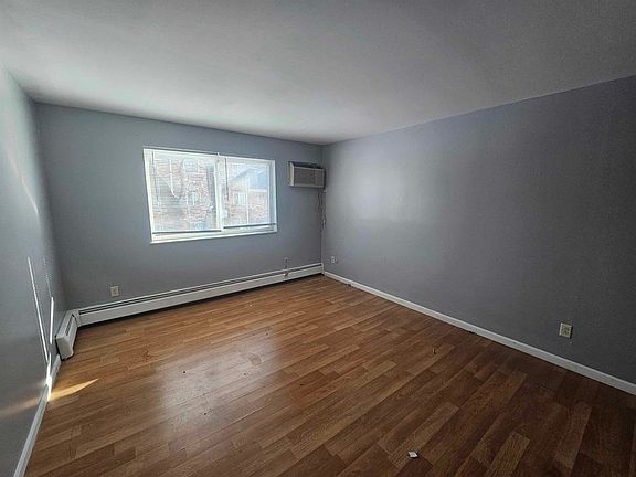 3rd image of 4131 Free Pike #11
