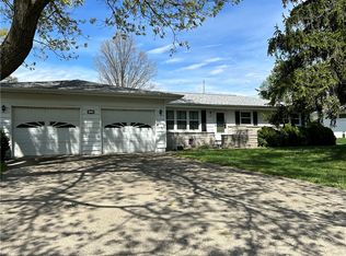 24 Briar Hill Rd, Paris, IL 61944