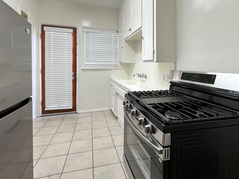 MMR - 1433 Miramar — Photo 8
