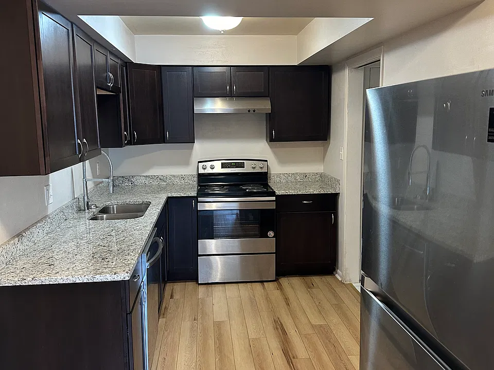 Stainless Steel Appliances, granite countertops!
