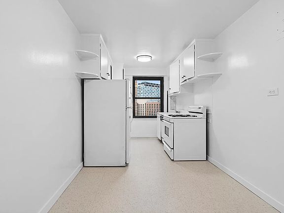 4th image of 266 Broadway APT B1406