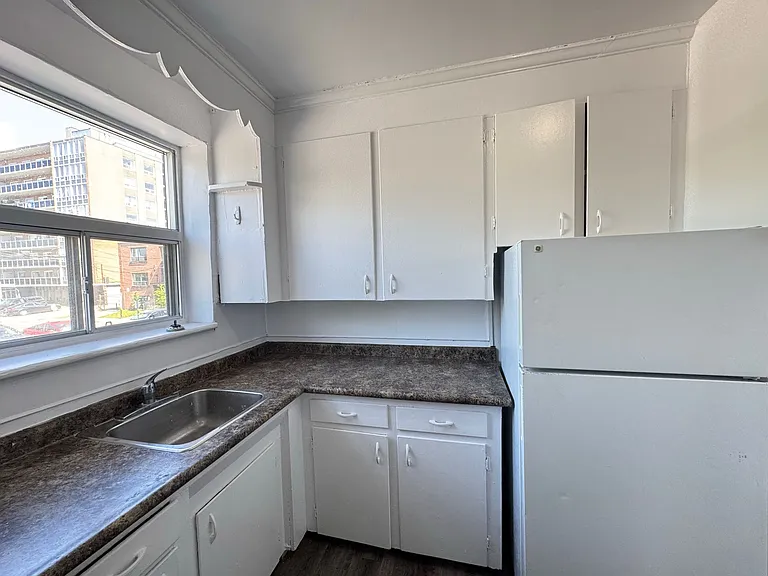 8 E 36th St #34 — Photo 14
