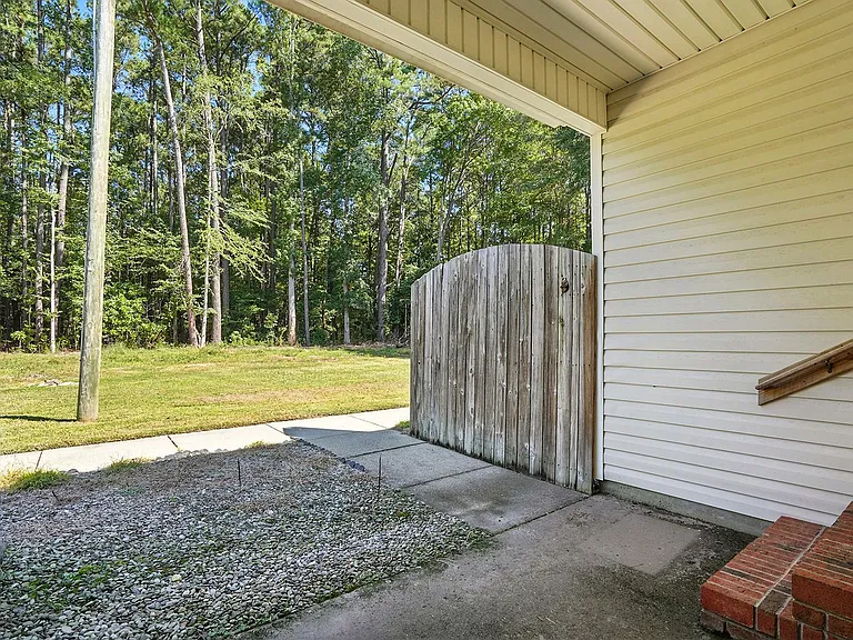 281 Marshbanks St — Photo 15