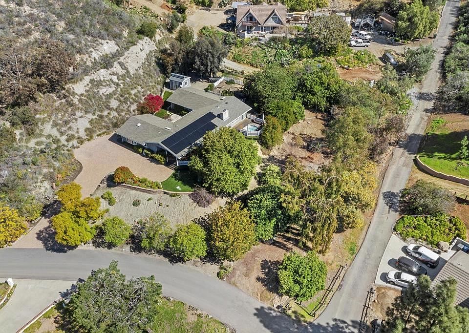 1st image of 410 Hardell Ln