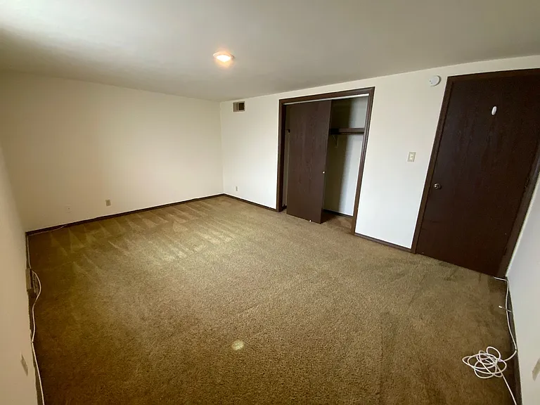4405-4411 W Ludwick Blvd — Photo 16
