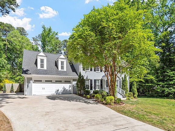 3rd image of 104 Frostwood Dr