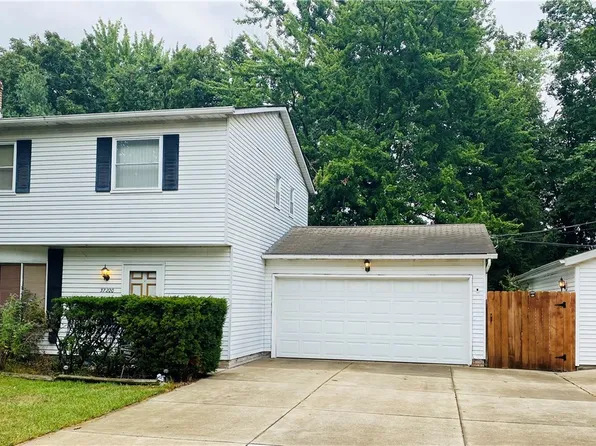 37220 Green Dr, Eastlake, OH 44095