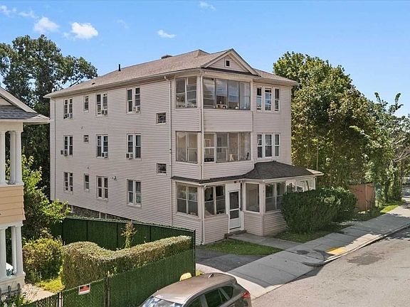3rd image of 121 Illinois St