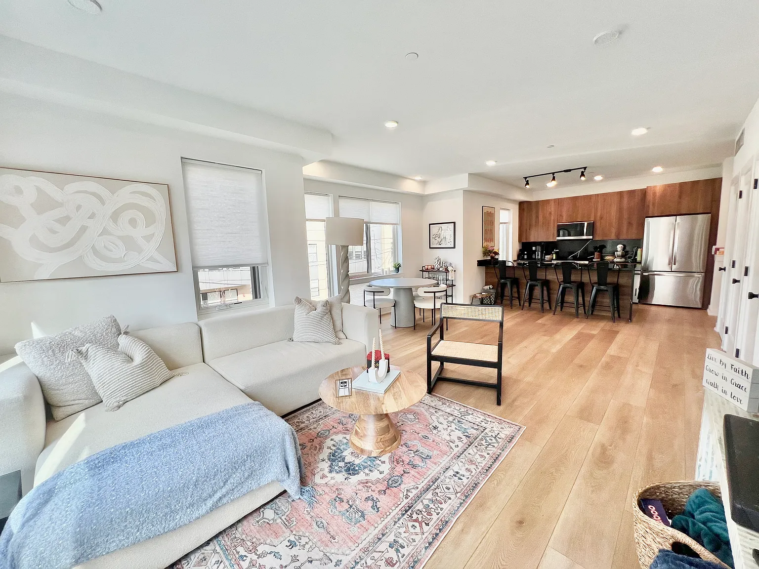 2 bed, 2.5 bath, 1136 sqft, $2,700 — Photo 2