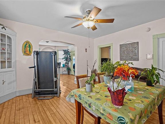 5th image of 550 Winter St