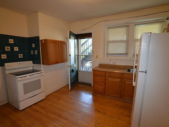 2nd image of 15 Lynde St #12.5