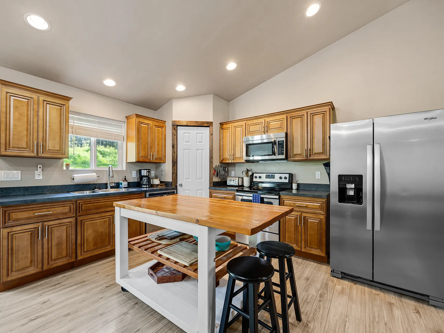 3 bed, 1624 sqft, $3,000 — Photo 4