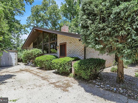 4th image of 1840 Lorraine Rd