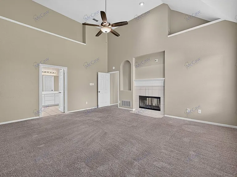 504 Coventry Dr — Photo 9