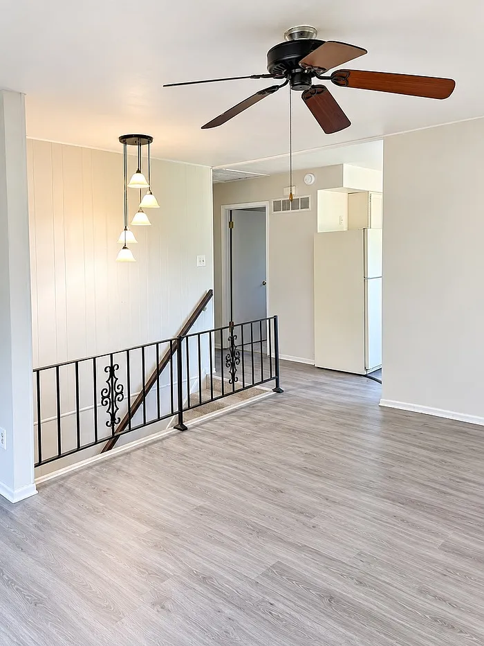 2 bed, 1.0 bath, 1090 sqft, $1,385 — Photo 3