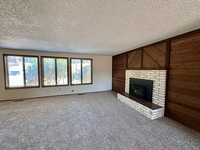 970 S 55th Pl — Photo 6