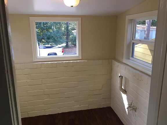 2nd image of 2200 N Oak St
