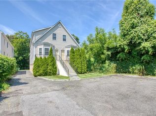 22 Hollow Wood Ln #A, Greenwich, CT 06831