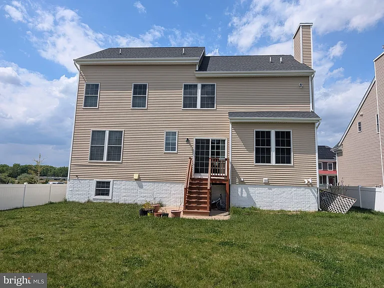 47 Thomas Dr — Photo 23