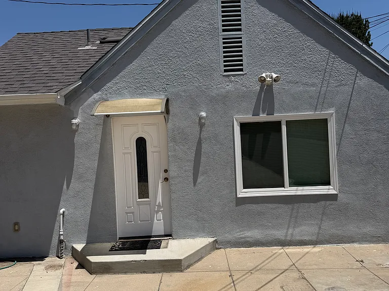 1440 N Allen Ave #B — Photo 2