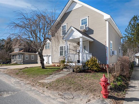 4th image of 132 Railroad Ave