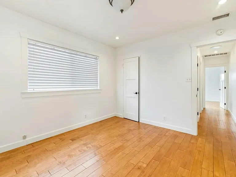 4759 Hackett Ave — Photo 7
