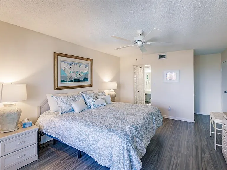 1055 W Peppertree Dr #302AA — Photo 23