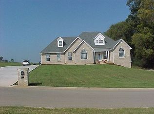 146 Legacy Dr, Madisonville, TN 37354