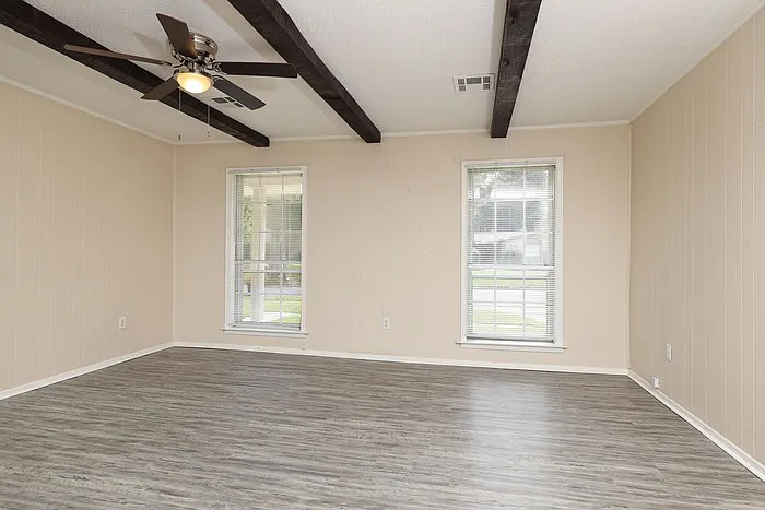 5731 Roxboro Dr — Photo 2