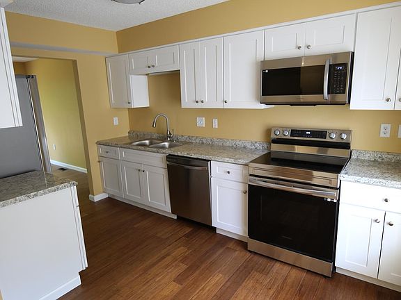 5th image of 889 Tamara Dr S