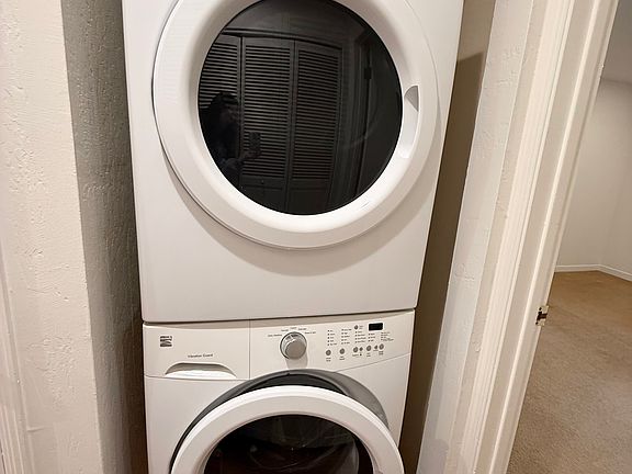 In-unit washer/dryer