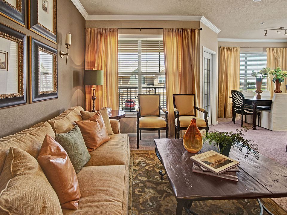 The Palms at Briarwood Living Area
