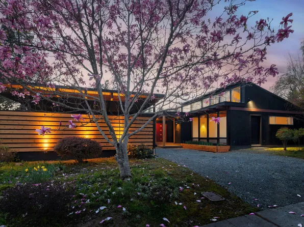 1440 NE 10th St, Grants Pass, OR 97526