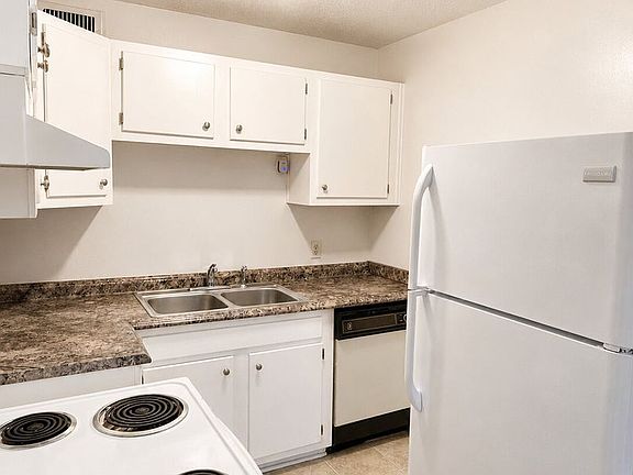 4th image of 3816 Country Club Rd APT C