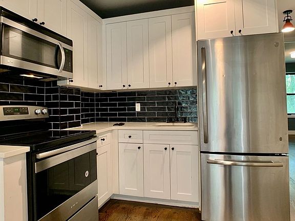 2nd image of 425 S 5th St #3D