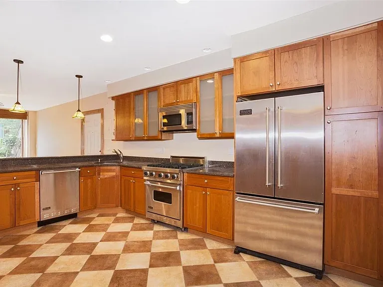 202 Warren St #1 — Photo 6