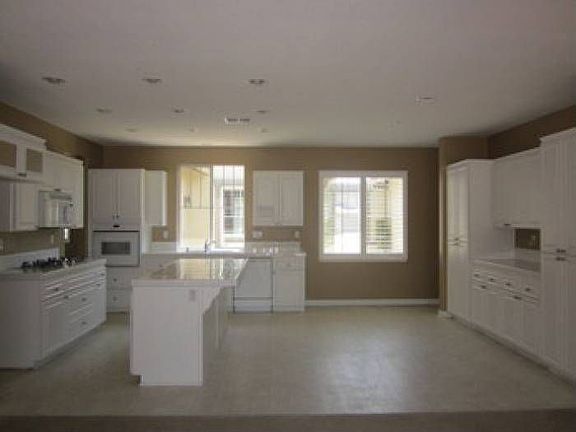 5th image of 32314 Poinsettia Ln